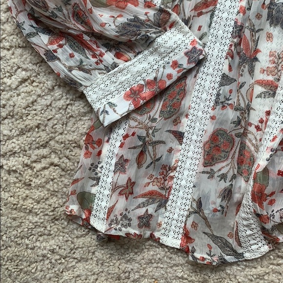SEMI SHEER FLORAL LS BOHO TOP - Picture 7 of 8